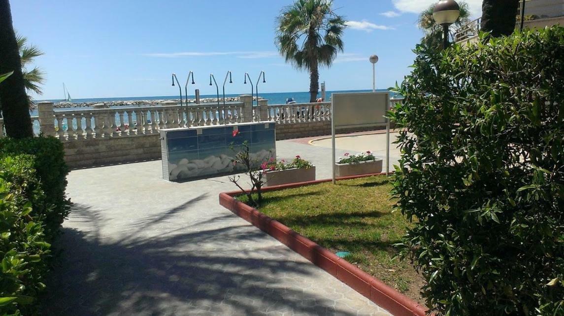 Apartamentos Marina Sol De Espana กัมบริลส์ ภายนอก รูปภาพ